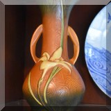 P04. Roseville vase. 